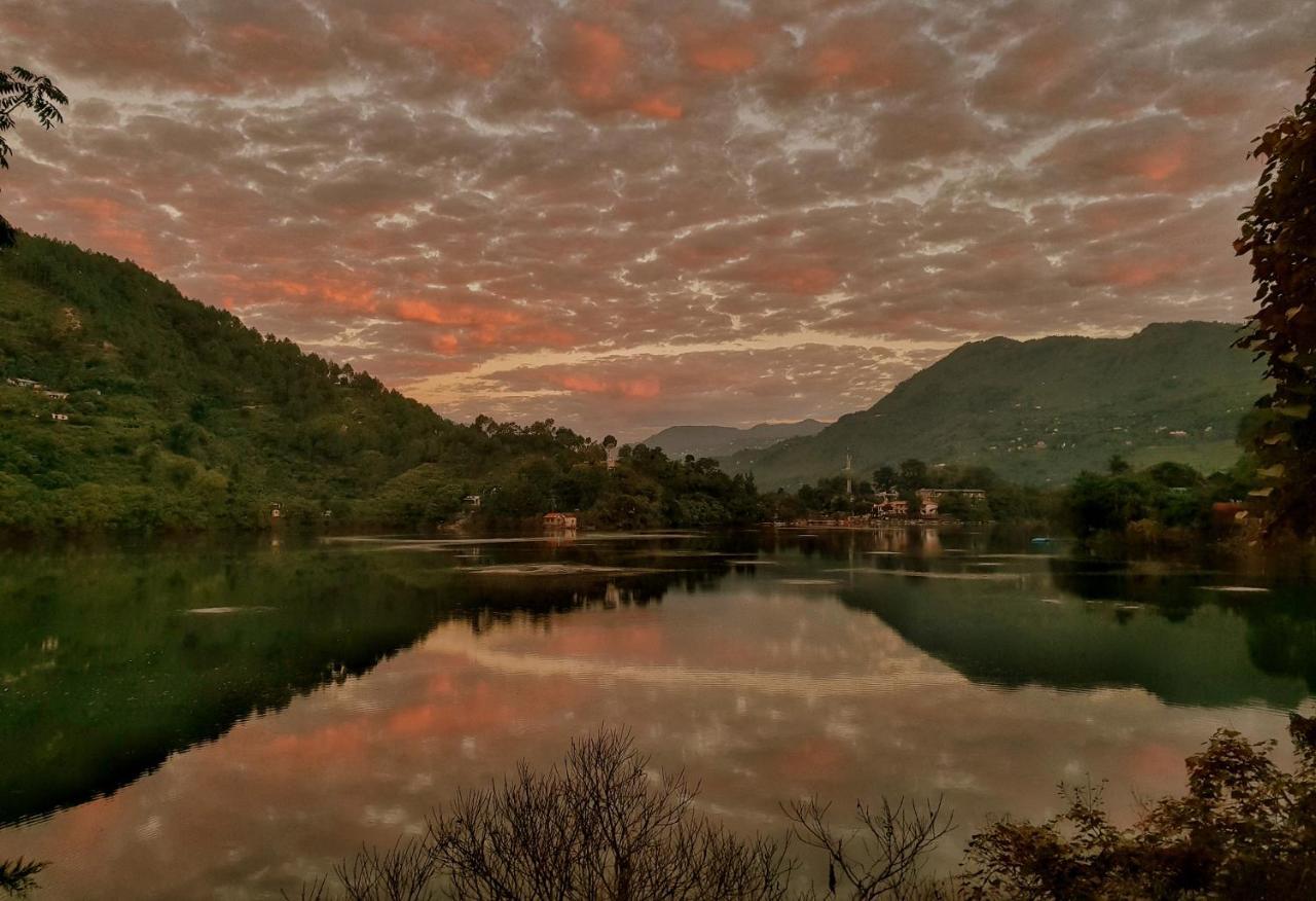 The Lake Resort Naukuchiatal Eksteriør billede